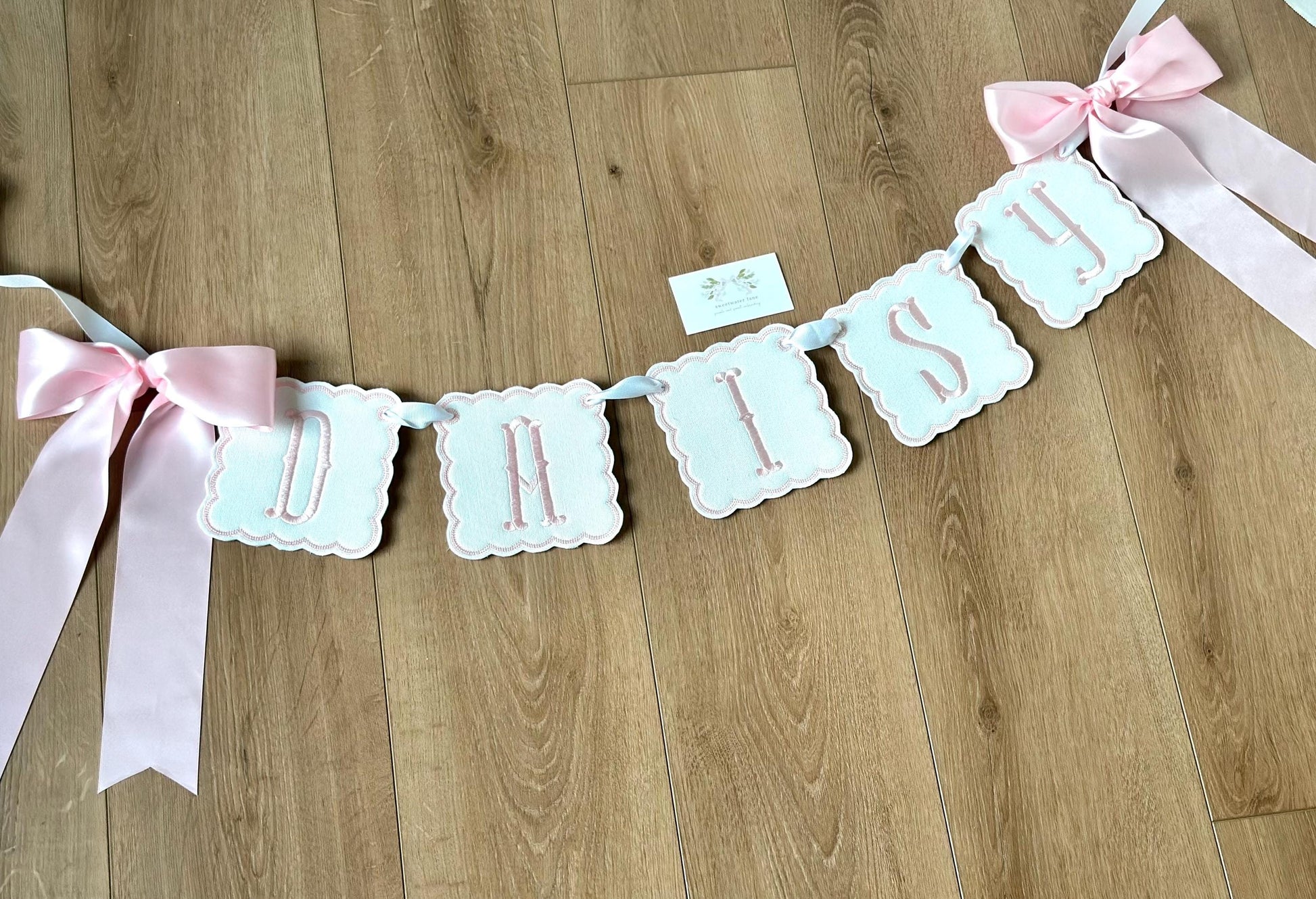Scalloped Baby Name Banner