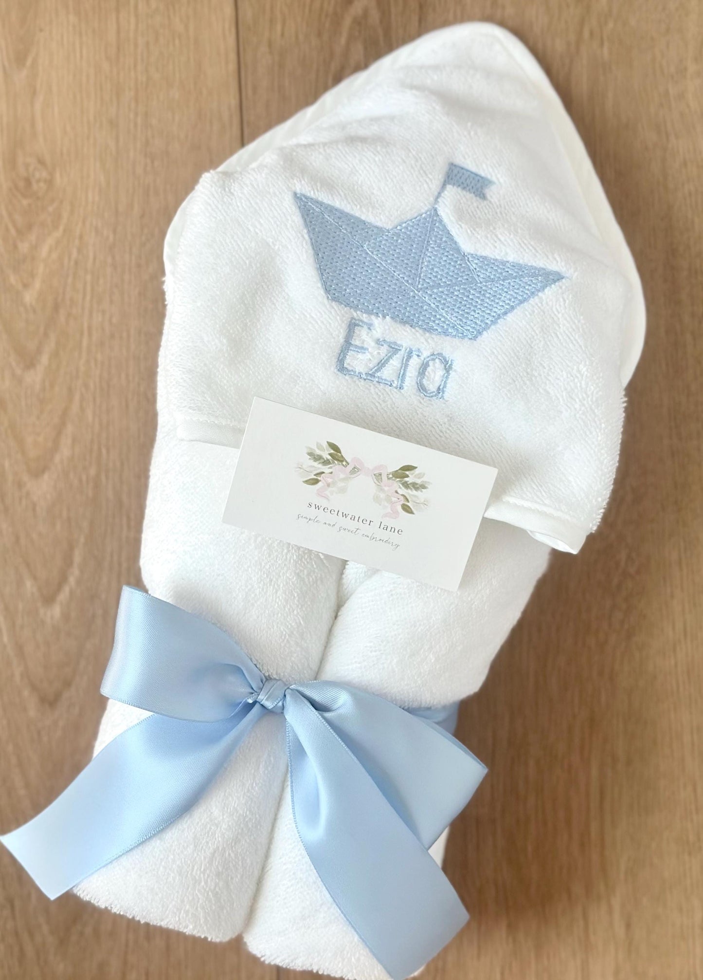 Hooded baby towel — Bows design